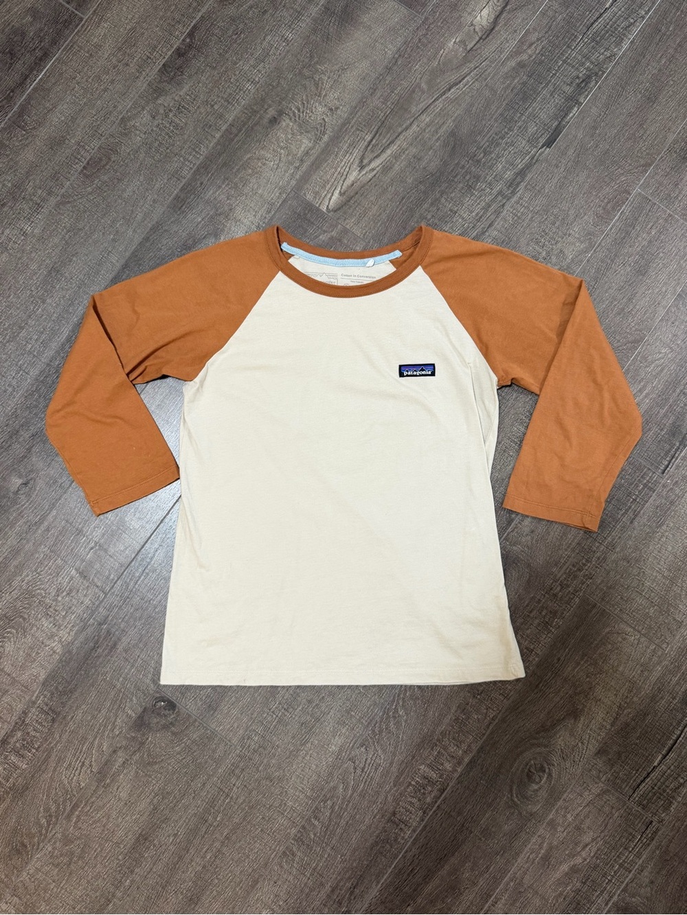 Patagonia baseball raglan style shirt - size XS